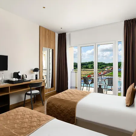 ホテル Movenpick And Fruske Terme 4*