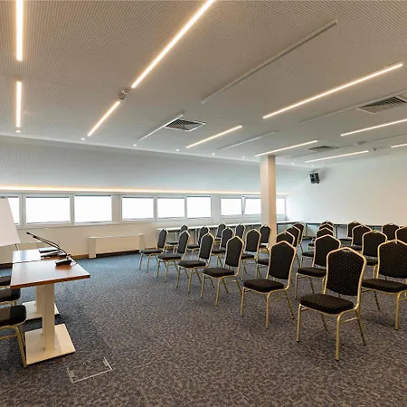 酒店 Movenpick And Fruske Terme 4*